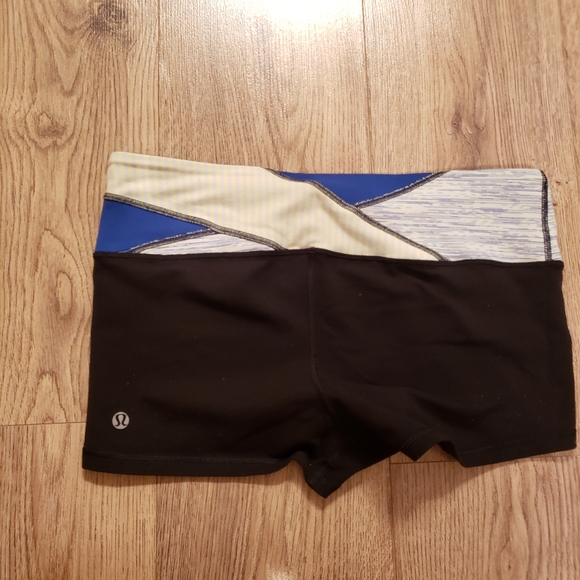 Lululemon booty shorts - Picture 3 of 5